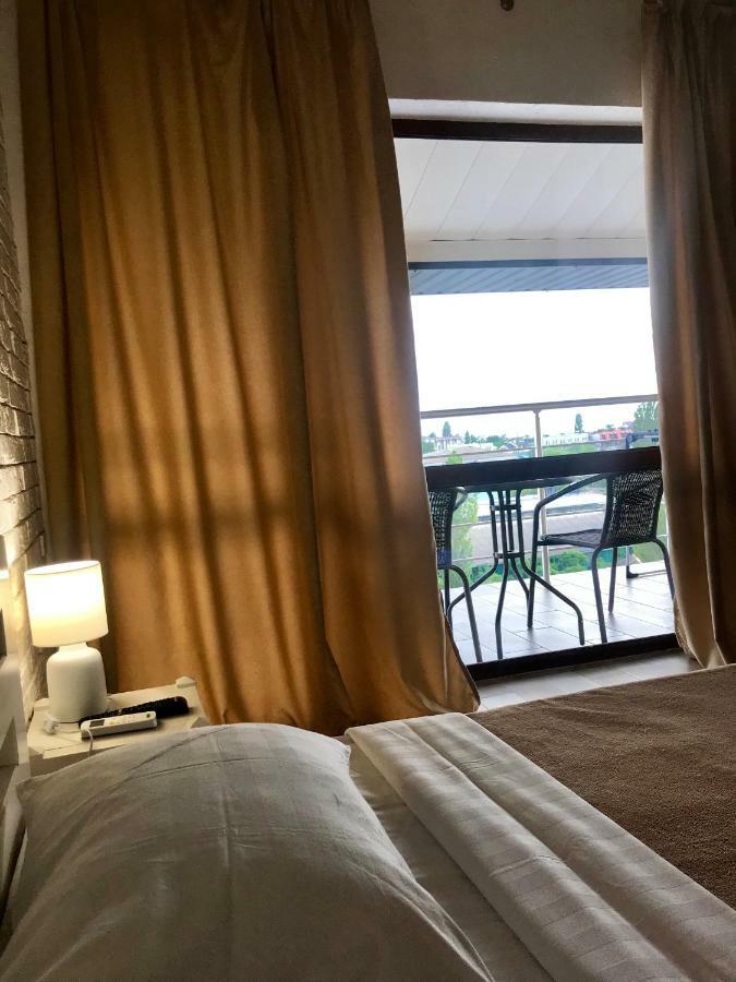 Золотий Лев Hotel Затока Екстериор снимка